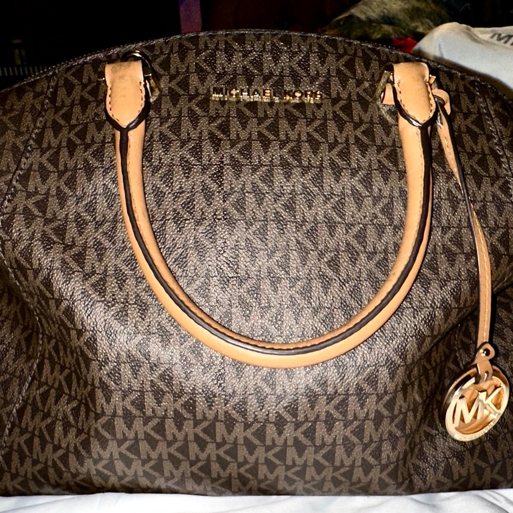 Michael Kors Large Riley Signature Satchel